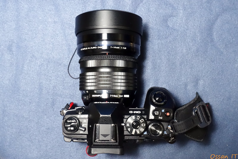 「E-M1 MarkII」に「M.ZUIKO DIGITAL ED7-14mm F2.8 PRO」を装着したところ、フルサイズよりも小さくまとまるがマイクロフォーサーズの利点を活かせていない気がする