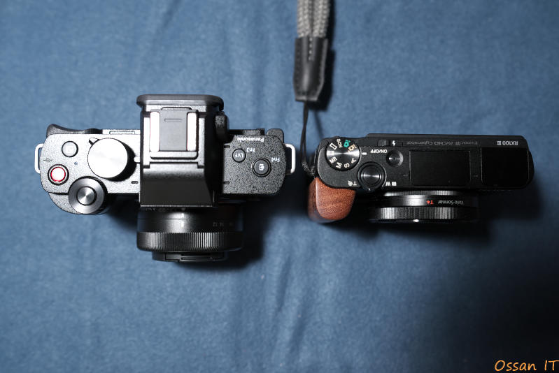 左が「G100D」右が「RX100M3」上から見た図、上から見ると一回り「G100D]のほうが大きい