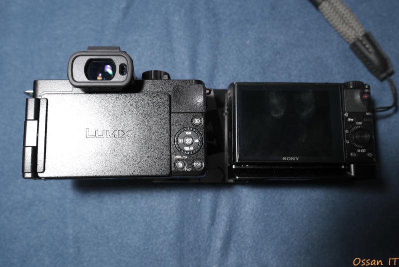 左が「G100D」右が「RX100M3」後ろから見た図、「RX100M3」にはL型グリップが装着されている状態での比較、サイズ感はほぼ同じ